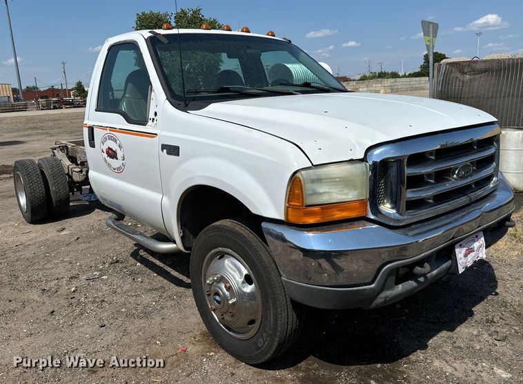 image for item LF9844 1999 Ford F450 Super Duty truck cab and chassis