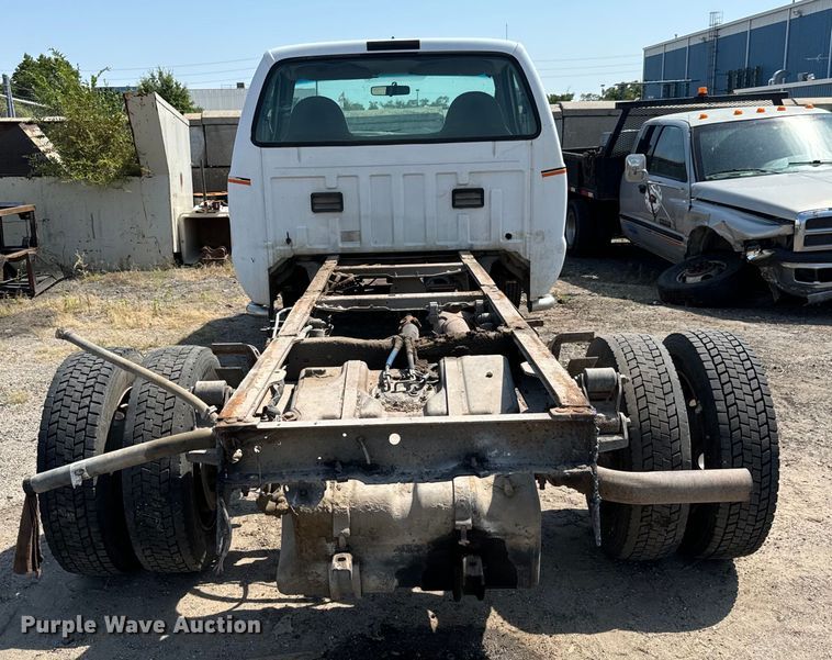 image for item LF9844 1999 Ford F450 Super Duty truck cab and chassis