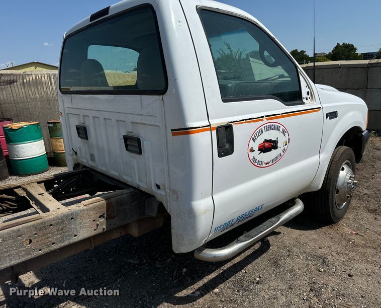 image for item LF9844 1999 Ford F450 Super Duty truck cab and chassis