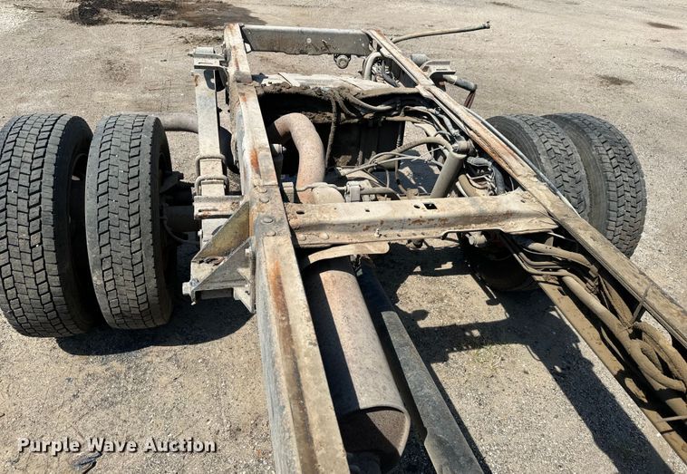 image for item LF9844 1999 Ford F450 Super Duty truck cab and chassis