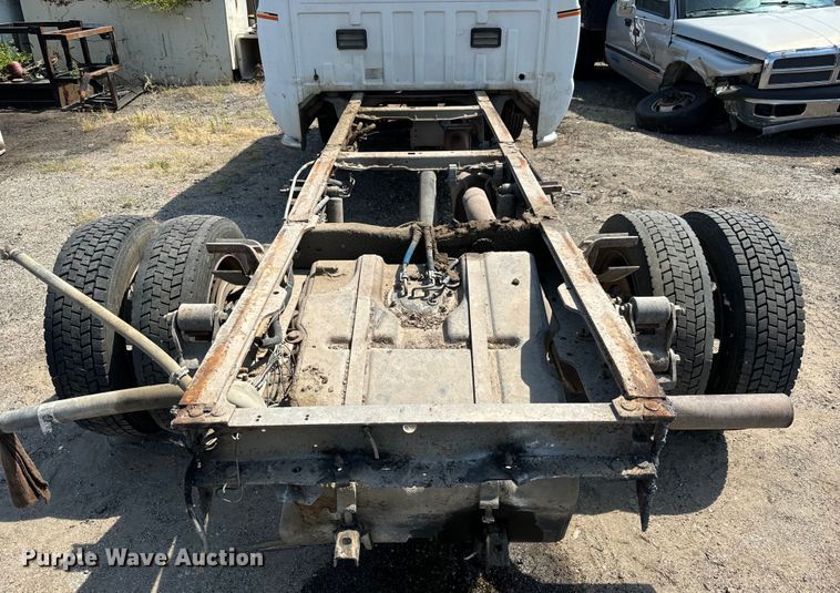 image for item LF9844 1999 Ford F450 Super Duty truck cab and chassis