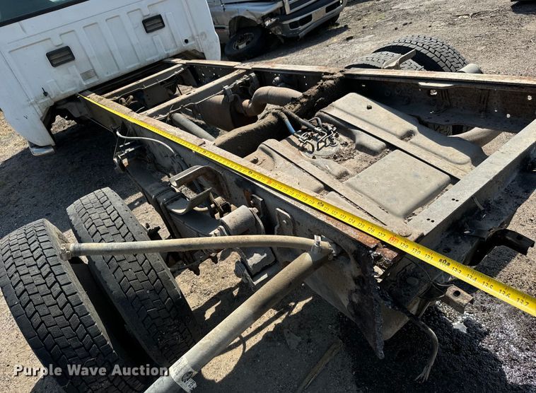 image for item LF9844 1999 Ford F450 Super Duty truck cab and chassis