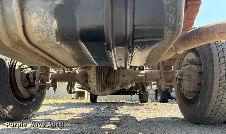 image for item LF9844 1999 Ford F450 Super Duty truck cab and chassis