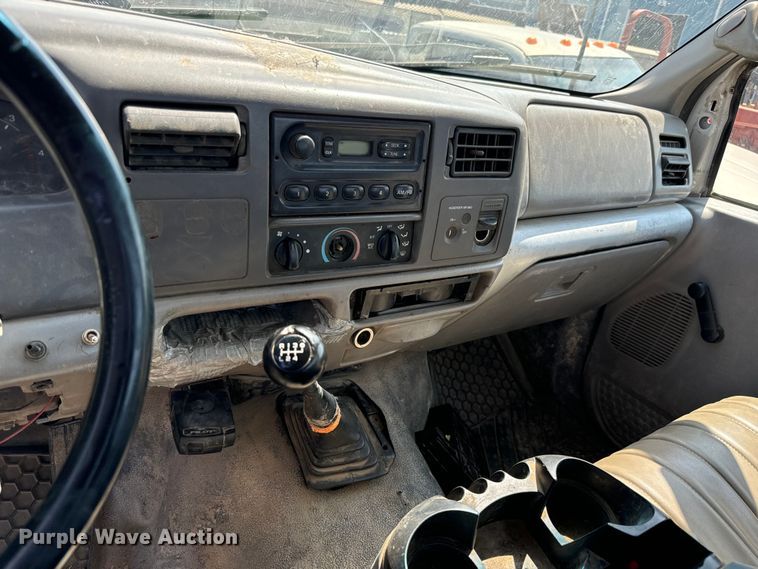 image for item LF9844 1999 Ford F450 Super Duty truck cab and chassis