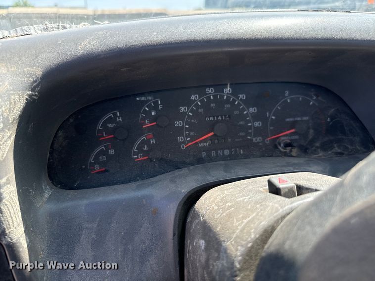 image for item LF9844 1999 Ford F450 Super Duty truck cab and chassis