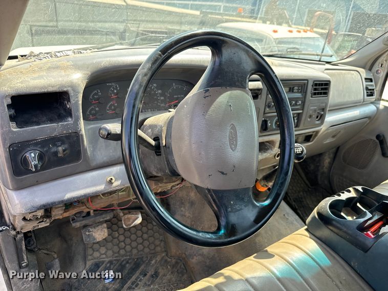 image for item LF9844 1999 Ford F450 Super Duty truck cab and chassis