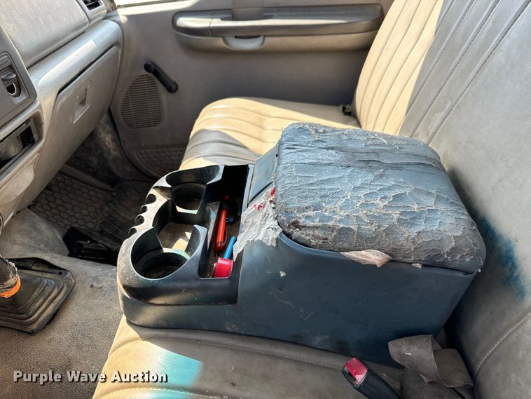 image for item LF9844 1999 Ford F450 Super Duty truck cab and chassis