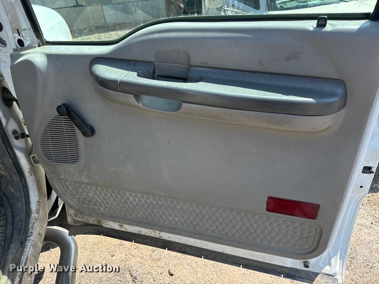 image for item LF9844 1999 Ford F450 Super Duty truck cab and chassis