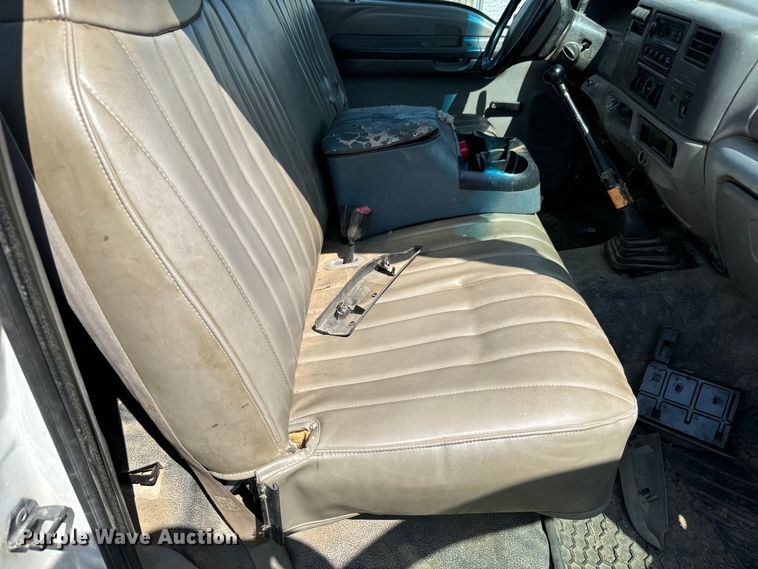 image for item LF9844 1999 Ford F450 Super Duty truck cab and chassis