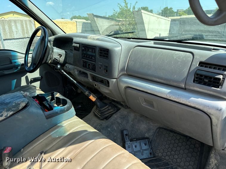 image for item LF9844 1999 Ford F450 Super Duty truck cab and chassis