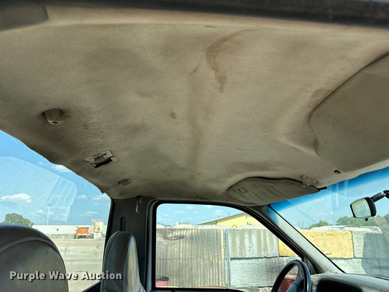 image for item LF9844 1999 Ford F450 Super Duty truck cab and chassis