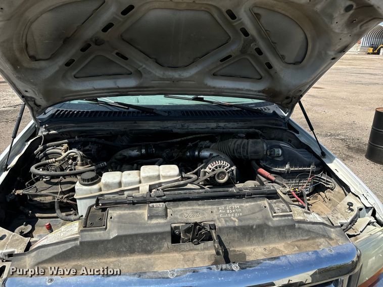 image for item LF9844 1999 Ford F450 Super Duty truck cab and chassis