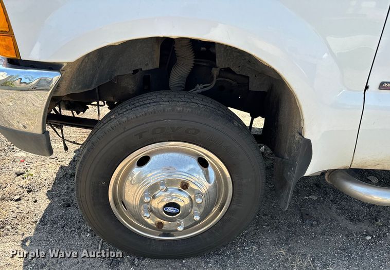 image for item LF9844 1999 Ford F450 Super Duty truck cab and chassis