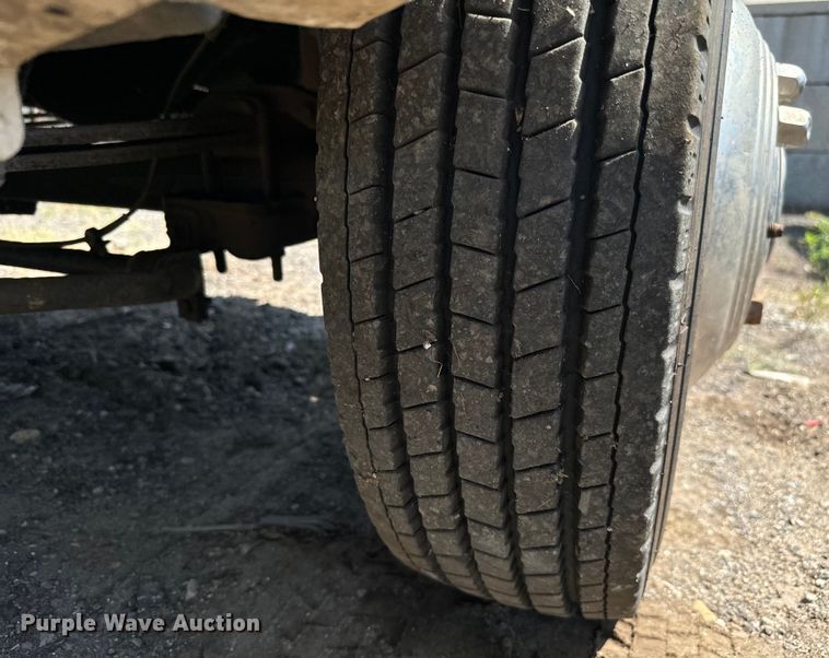 image for item LF9844 1999 Ford F450 Super Duty truck cab and chassis