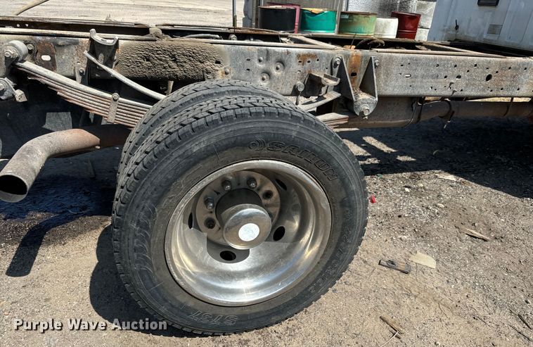 image for item LF9844 1999 Ford F450 Super Duty truck cab and chassis