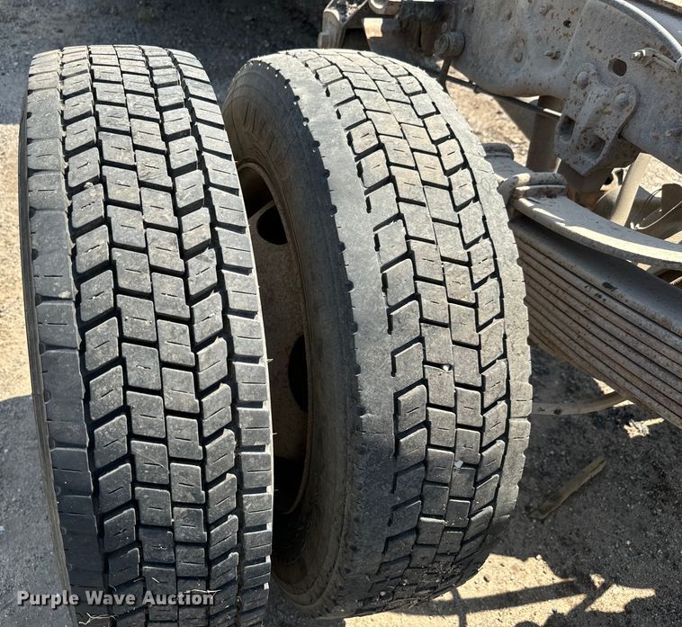 image for item LF9844 1999 Ford F450 Super Duty truck cab and chassis