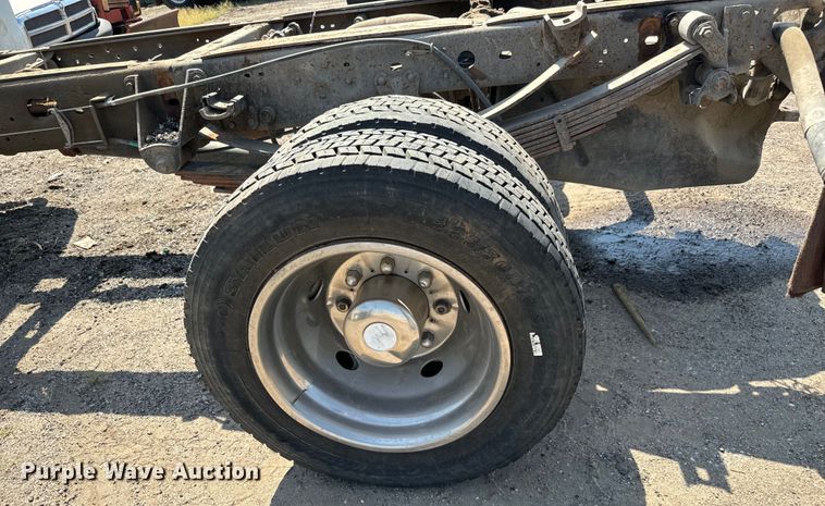 image for item LF9844 1999 Ford F450 Super Duty truck cab and chassis