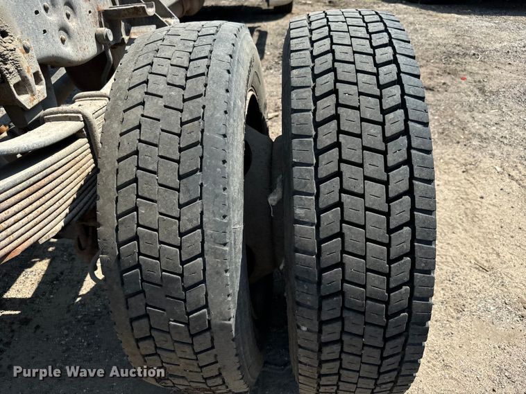 image for item LF9844 1999 Ford F450 Super Duty truck cab and chassis