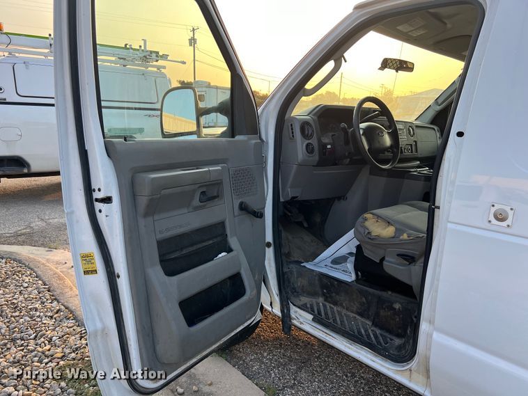 image for item LV9016 2014 Ford E150 van