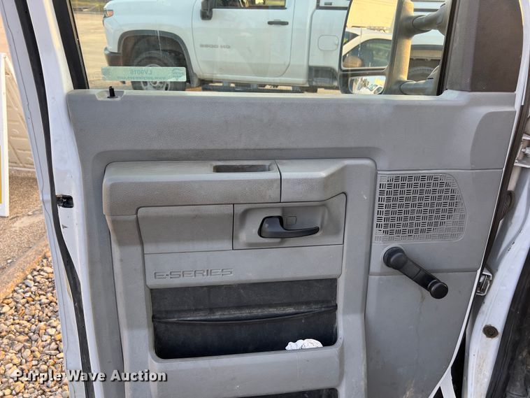 image for item LV9016 2014 Ford E150 van