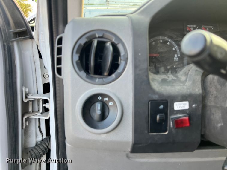 image for item LV9016 2014 Ford E150 van