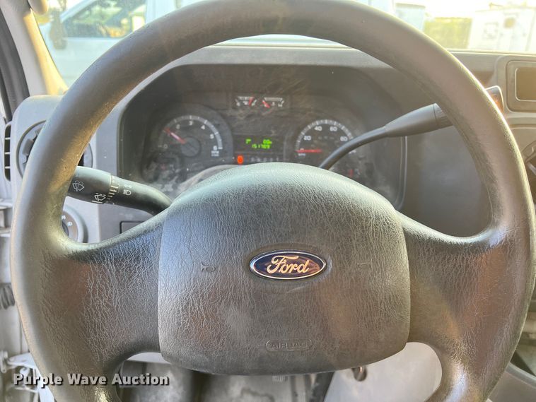 image for item LV9016 2014 Ford E150 van