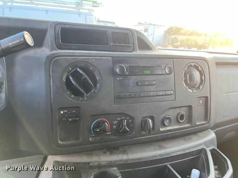 image for item LV9016 2014 Ford E150 van