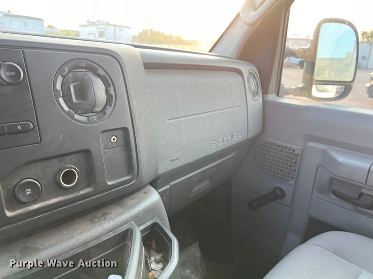 image for item LV9016 2014 Ford E150 van