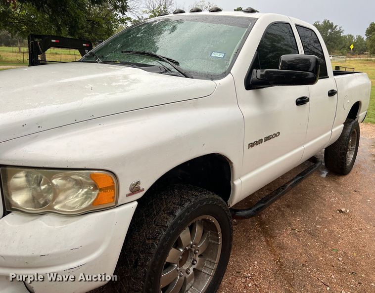 image for item LV9025 2003 Dodge Ram 3500 Quad Cab pickup truck