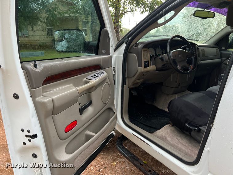 image for item LV9025 2003 Dodge Ram 3500 Quad Cab pickup truck