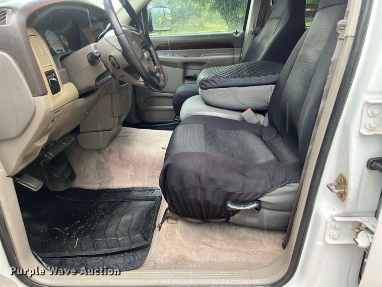 image for item LV9025 2003 Dodge Ram 3500 Quad Cab pickup truck