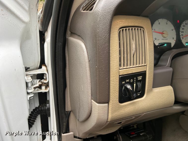 image for item LV9025 2003 Dodge Ram 3500 Quad Cab pickup truck