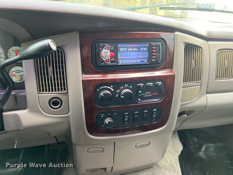 image for item LV9025 2003 Dodge Ram 3500 Quad Cab pickup truck