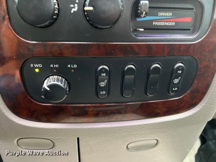 image for item LV9025 2003 Dodge Ram 3500 Quad Cab pickup truck