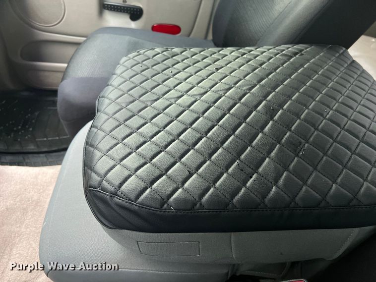 image for item LV9025 2003 Dodge Ram 3500 Quad Cab pickup truck