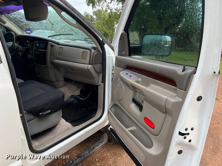 image for item LV9025 2003 Dodge Ram 3500 Quad Cab pickup truck