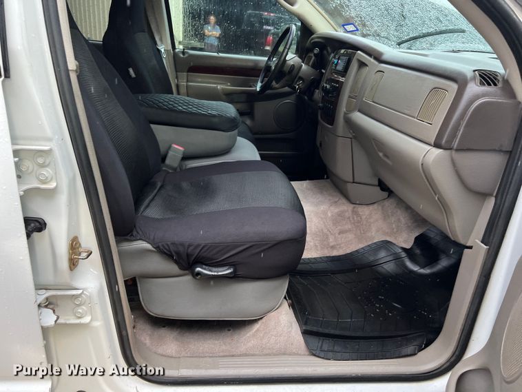 image for item LV9025 2003 Dodge Ram 3500 Quad Cab pickup truck