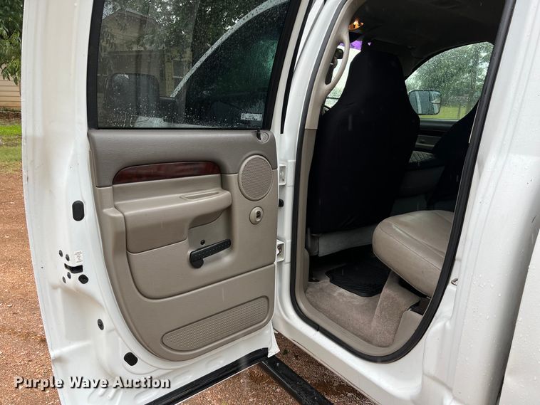 image for item LV9025 2003 Dodge Ram 3500 Quad Cab pickup truck