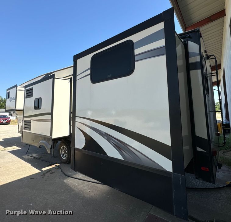 image for item NQ9643 2019 Reflection 311 camper