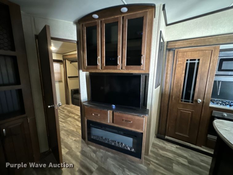 image for item NQ9643 2019 Reflection 311 camper