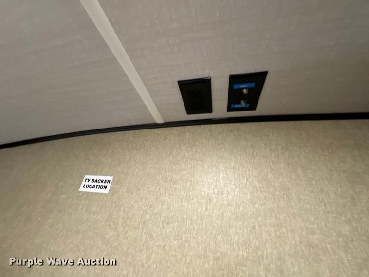 image for item NQ9643 2019 Reflection 311 camper