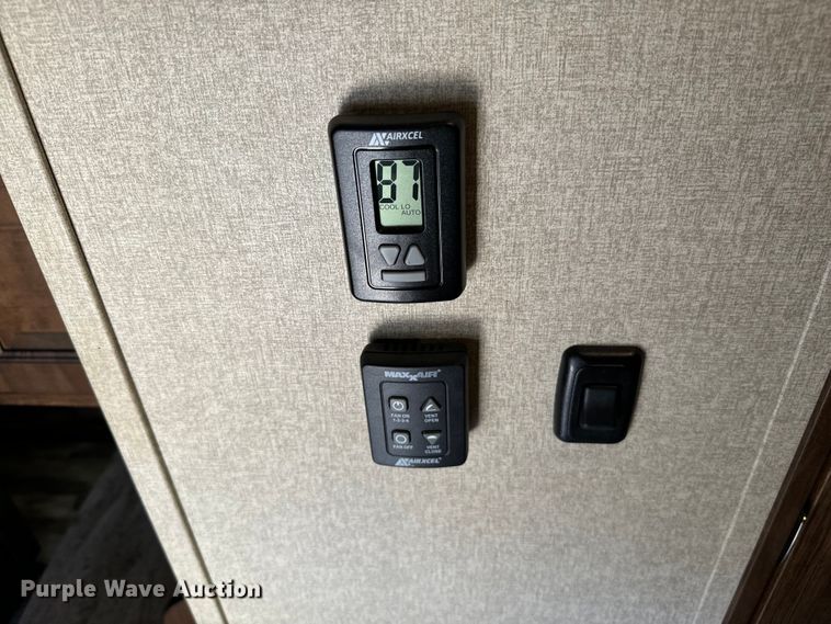 image for item NQ9643 2019 Reflection 311 camper