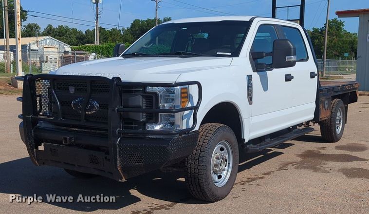image for item NW9571 2019 Ford F250 Super Duty Crew Cab flatbed pickup truck