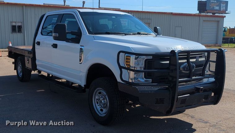 image for item NW9571 2019 Ford F250 Super Duty Crew Cab flatbed pickup truck