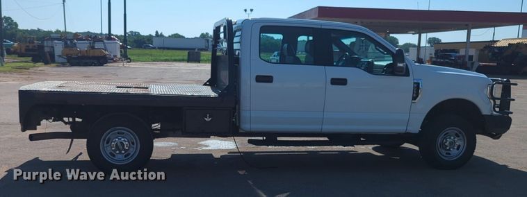 image for item NW9571 2019 Ford F250 Super Duty Crew Cab flatbed pickup truck