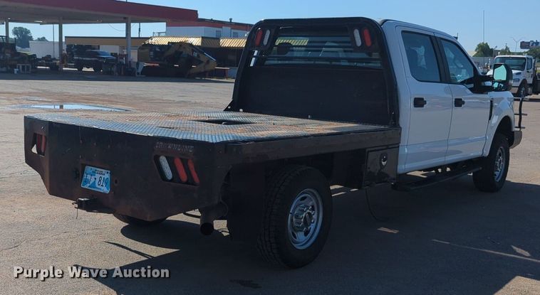 image for item NW9571 2019 Ford F250 Super Duty Crew Cab flatbed pickup truck