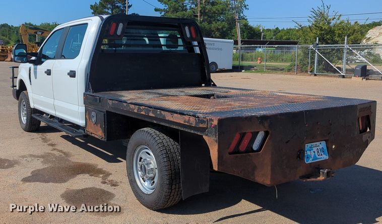 image for item NW9571 2019 Ford F250 Super Duty Crew Cab flatbed pickup truck