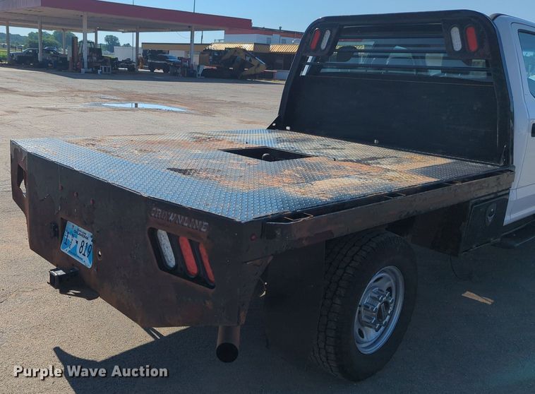 image for item NW9571 2019 Ford F250 Super Duty Crew Cab flatbed pickup truck