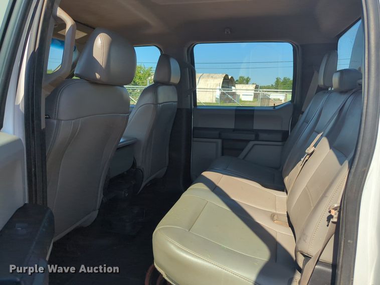 image for item NW9571 2019 Ford F250 Super Duty Crew Cab flatbed pickup truck