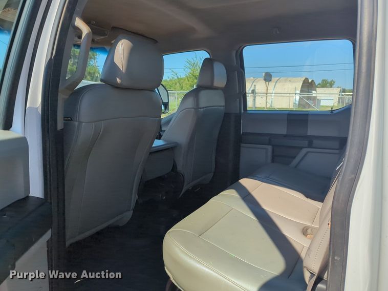 image for item NW9571 2019 Ford F250 Super Duty Crew Cab flatbed pickup truck